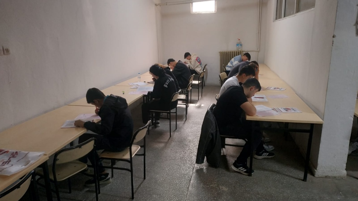 12. Sınıf Öğrencilerine TYT ve AYT Deneme Sınavları Yapıldı